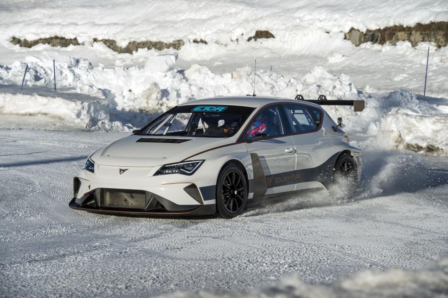  Cupra e-Racer 2018 года  (фото 16 из 23)